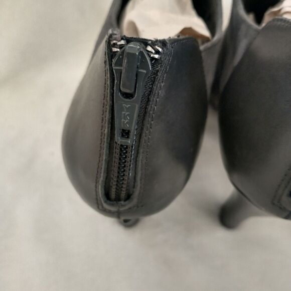 Gianni Bini Women's Zippered Boots Booties Gray Suede 7.5 Academia Y2K - Picture 10 of 12